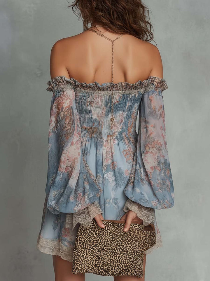 Abito Mini in Chiffon Arricciato con Spalle Scoperte e Fiori Romantici