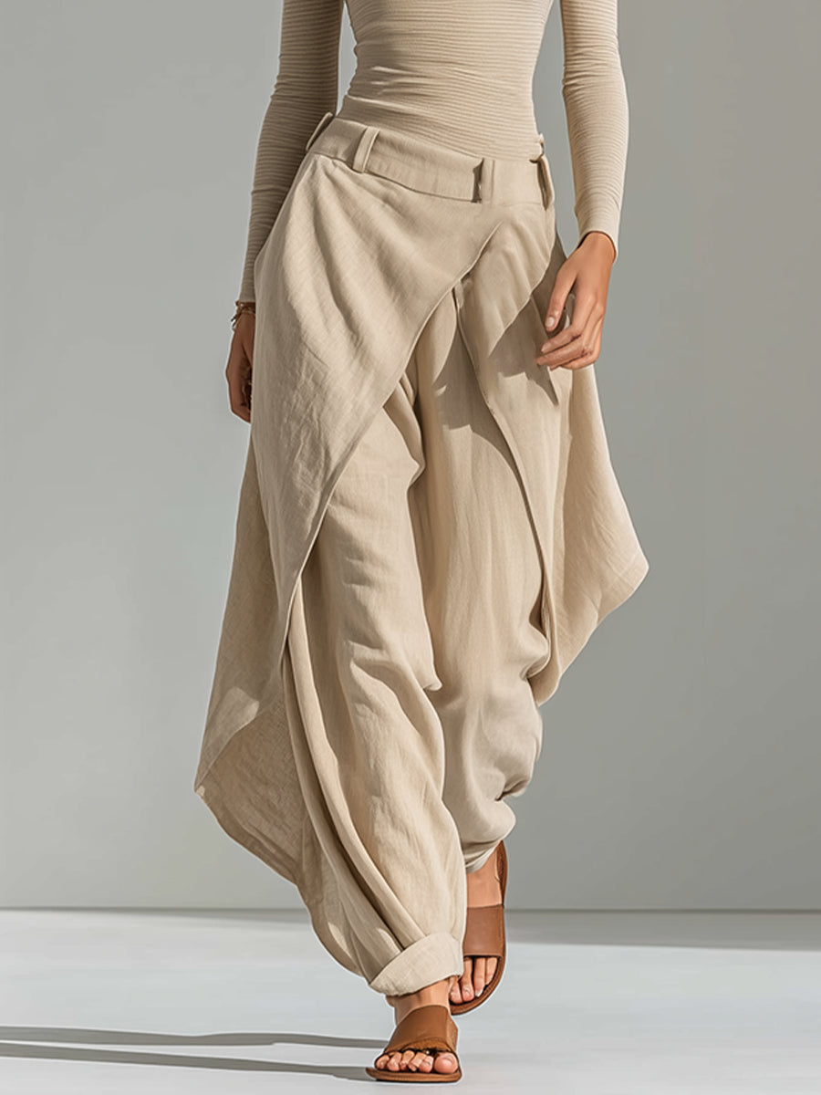 Set top beige a scollo a barca e pantaloni larghi a strati