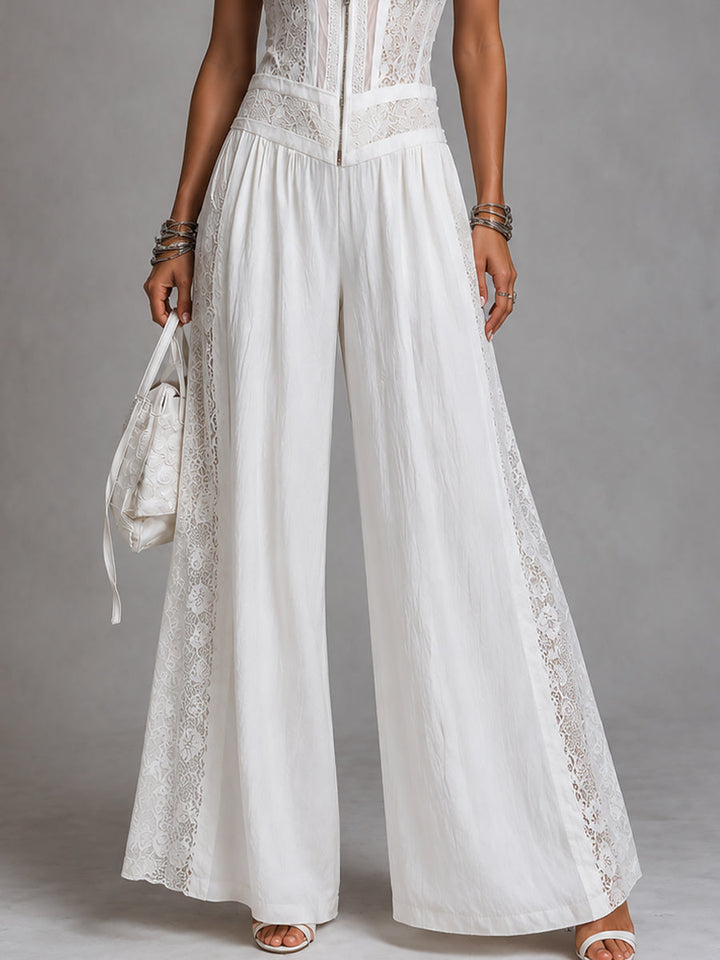 Jumpsuit vintage con colletto alto e gamba larga con pannelli in pizzo
