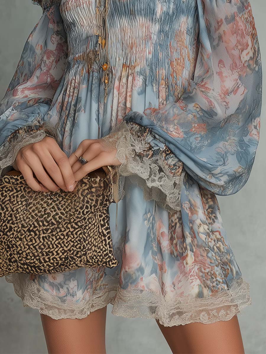 Abito Mini in Chiffon Arricciato con Spalle Scoperte e Fiori Romantici