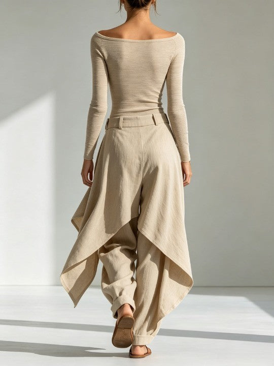 Set top beige a scollo a barca e pantaloni larghi a strati