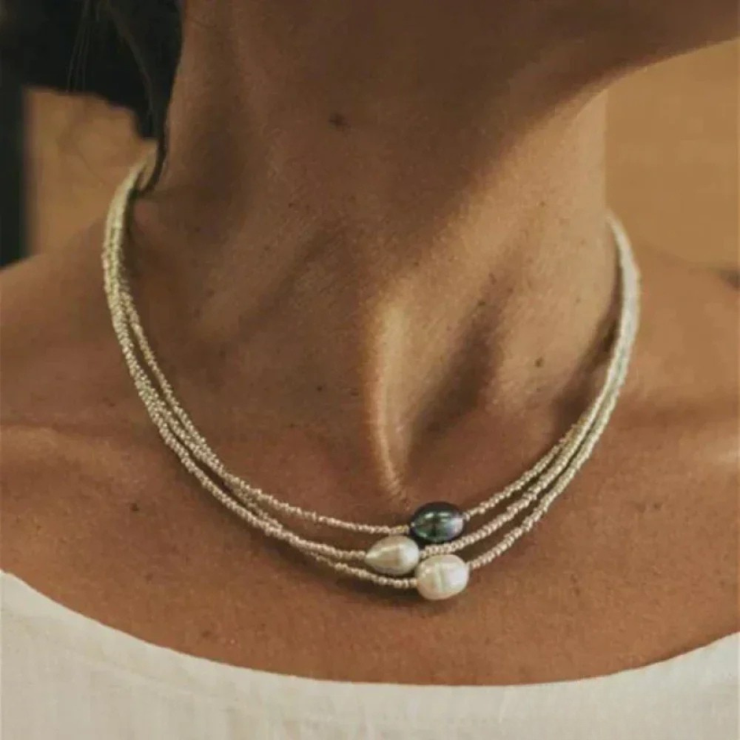 Collana di perle in stile antico