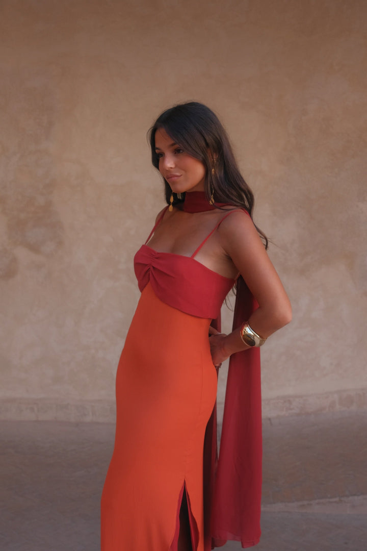 Zahara / Vestito arancione e rosso