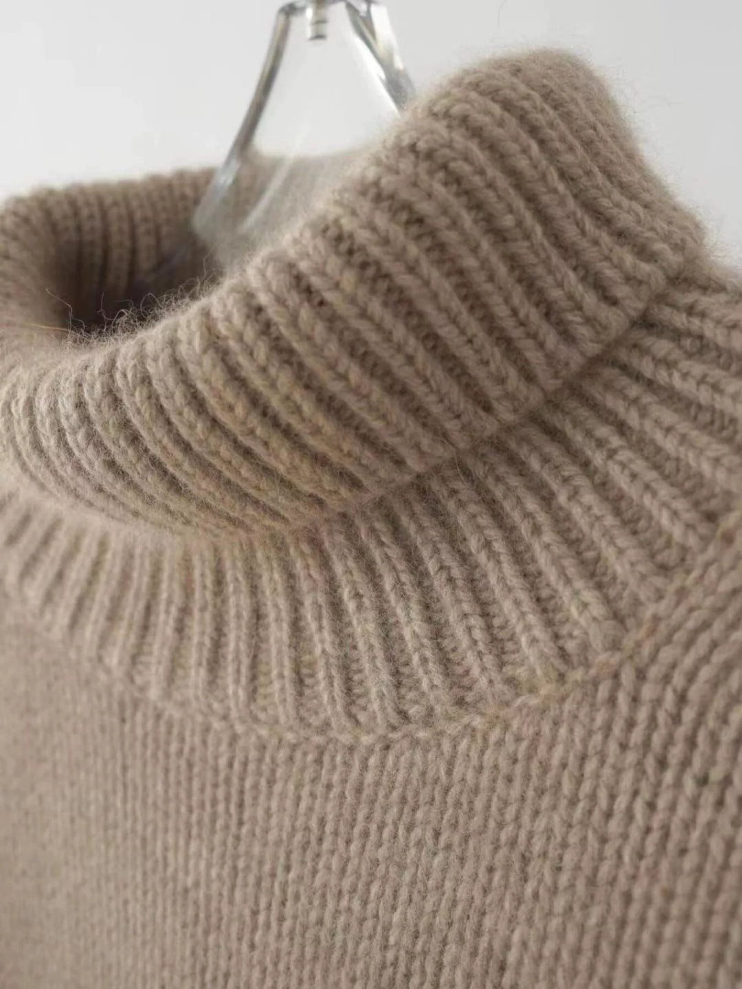 Scarlett | Maglione a Collo Alto con Spalle Cadute