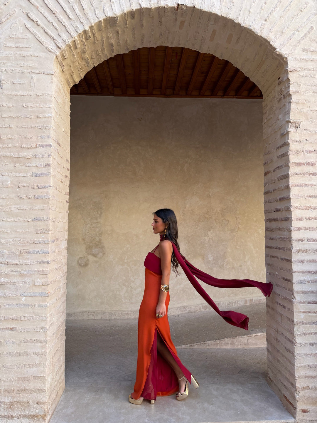 Zahara / Vestito arancione e rosso