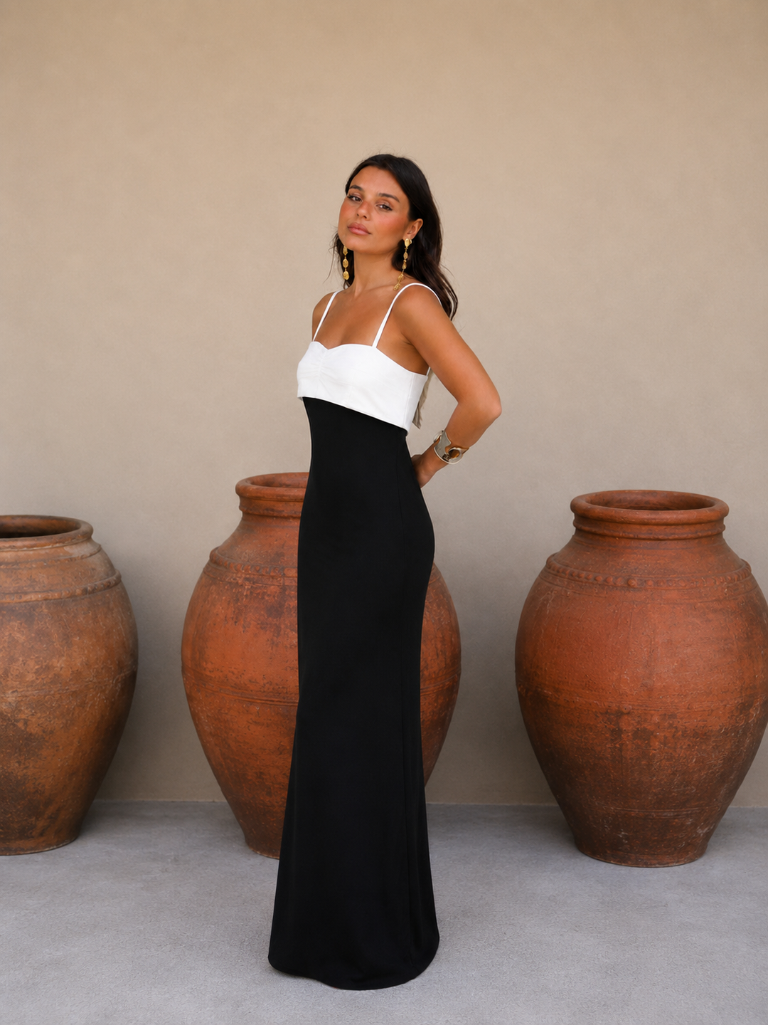 Vanessa / Vestito bianco e nero
