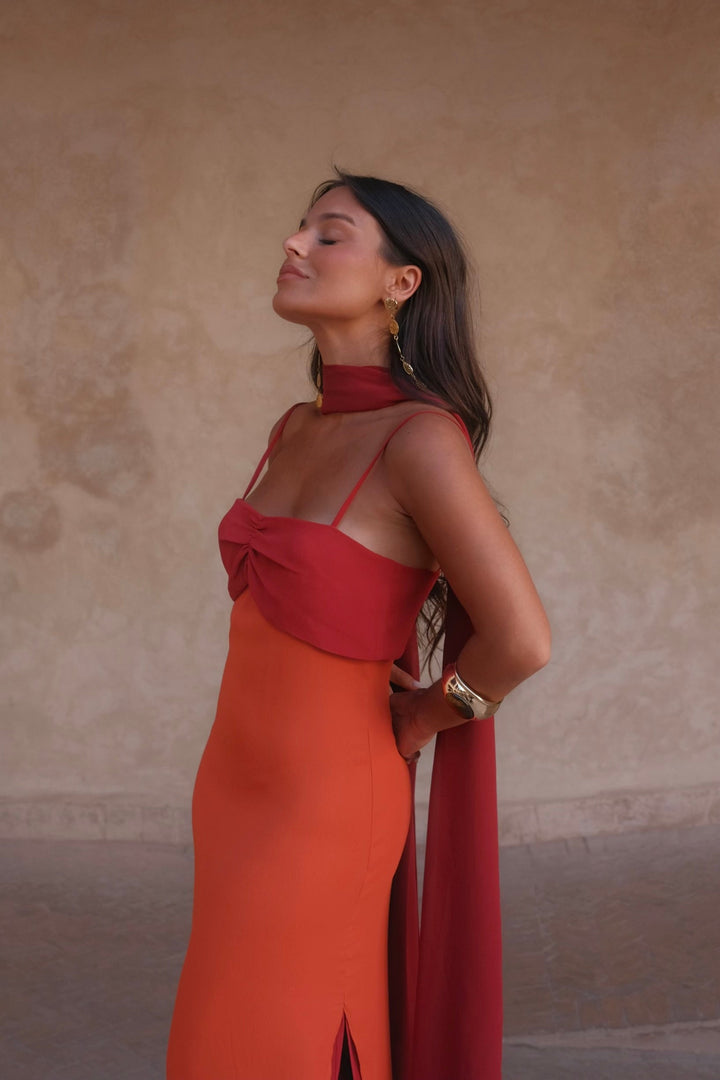 Zahara / Vestito arancione e rosso
