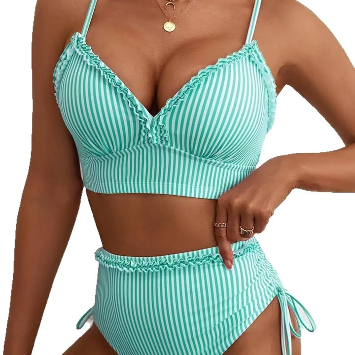 Bikini con Bordo a Righe e Controllo della Pancia