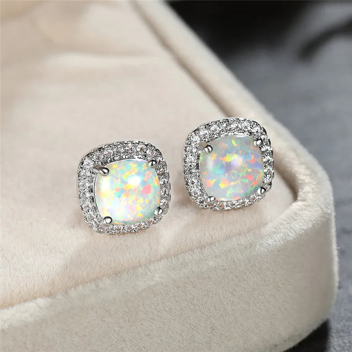 Orecchini Eleganti in Argento con Opale di Fuoco Bianco Rotondo