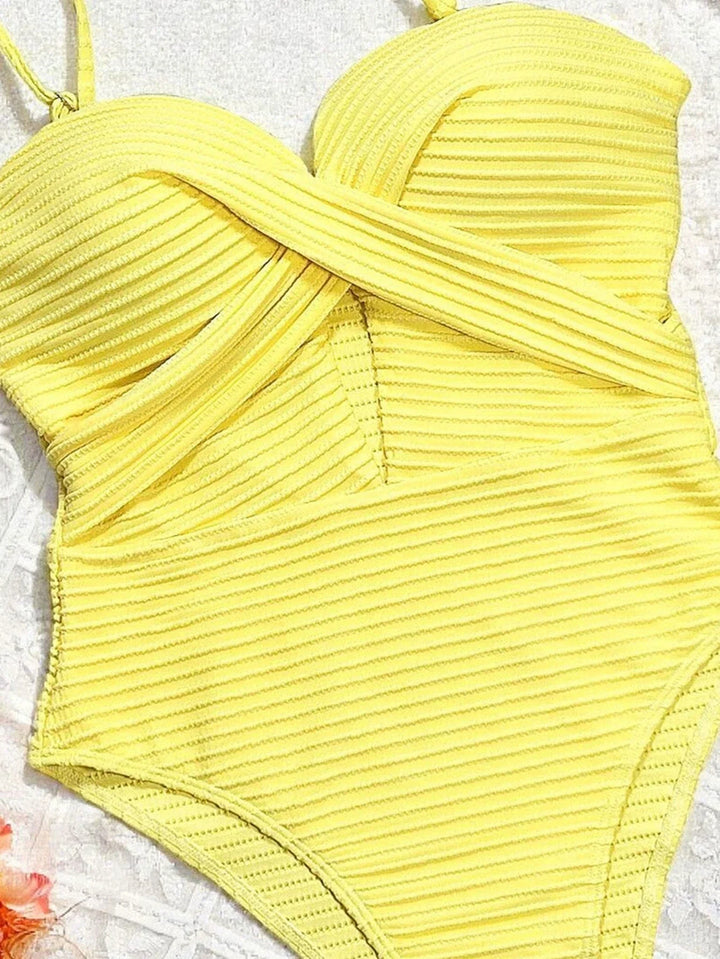 Costume da bagno intero con taglio a incrocio e scollatura