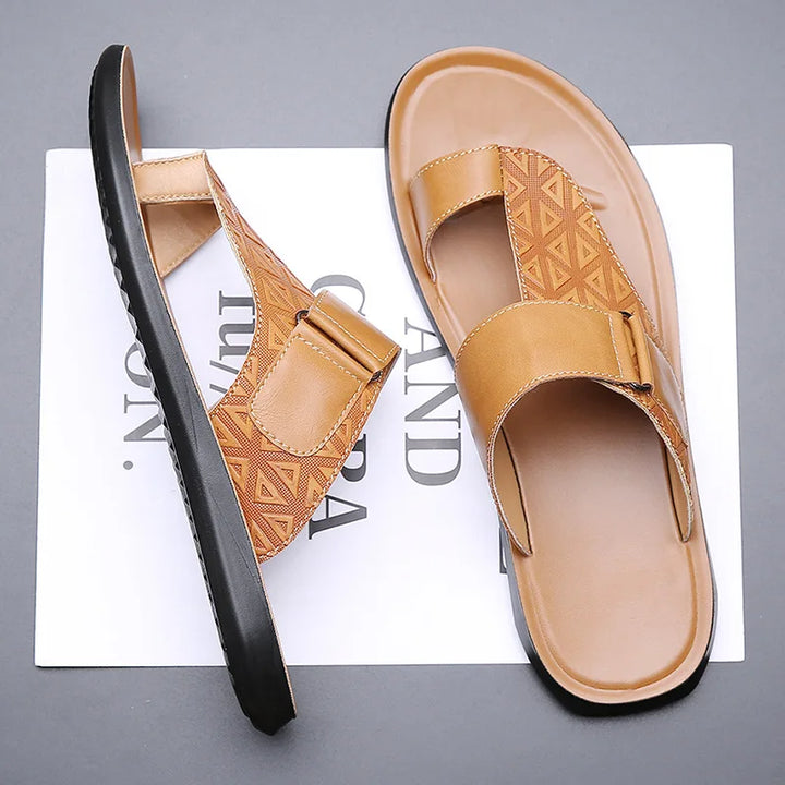 ASTON™ | Sandali in pelle con cinturino tra le dita