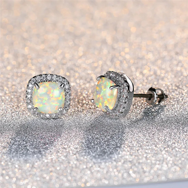 Orecchini Eleganti in Argento con Opale di Fuoco Bianco Rotondo