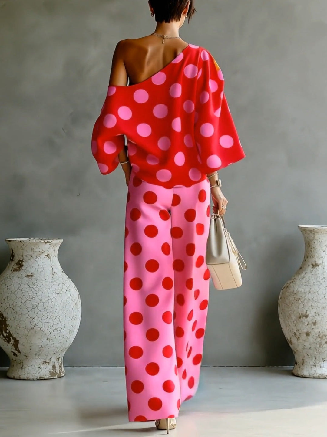 Top Off-shoulder a Pois Rosa Retro e Pantaloni a Gamba Larga Set Due Pezzi
