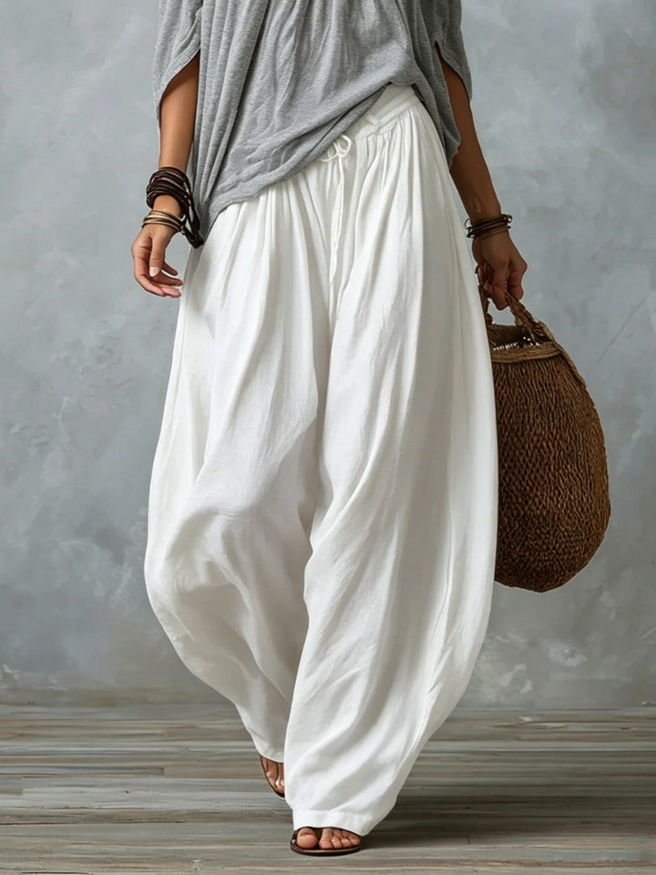 Top Grigio Off-shoulder e Pantaloni Lantern Bianchi Comodi