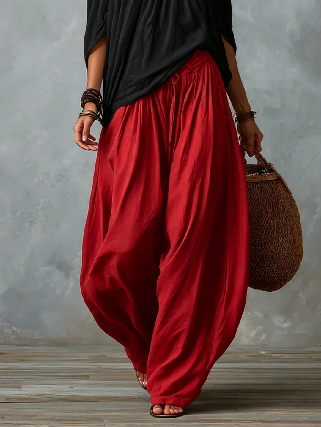 Top Nero Off-shoulder e Pantaloni Lantern Rossi a Vestibilità Larga