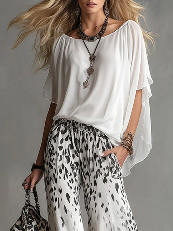 Set T-shirt Bianca Flowy e Pantaloni in Chiffon con Stampa Leopardata