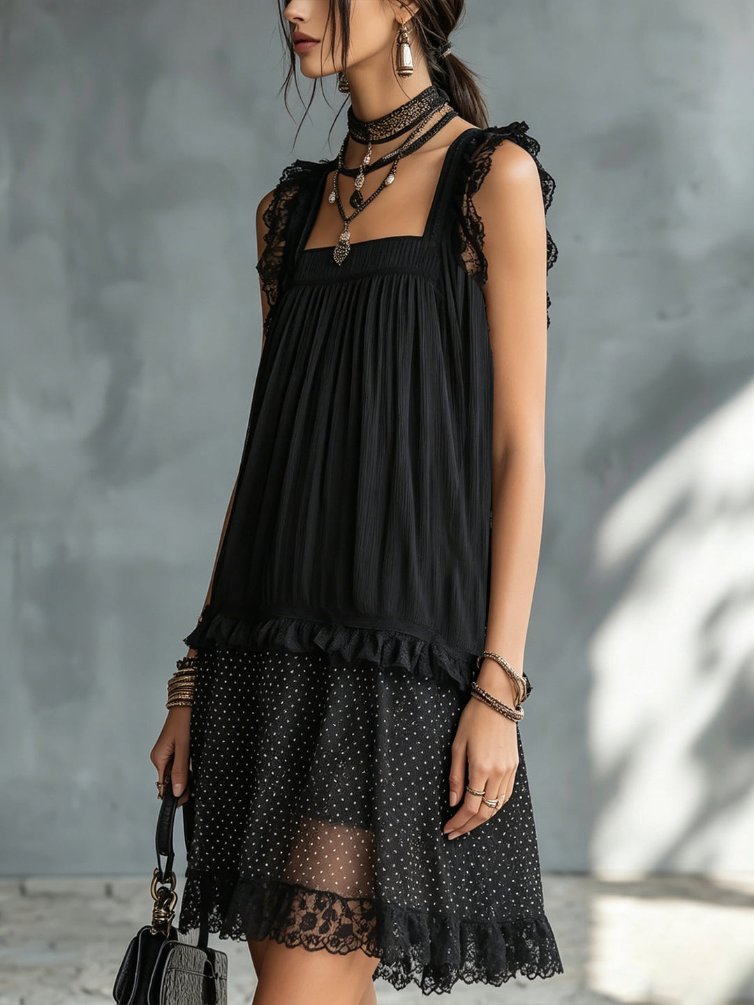 Abito Mini Trasparente con Pizzo Nero e Rouches