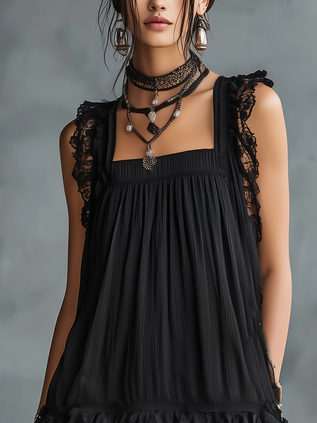Abito Mini Trasparente con Pizzo Nero e Rouches