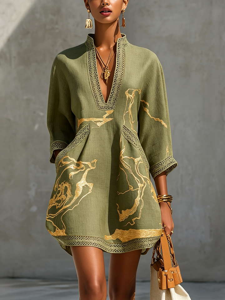 Abito Mini in Pizzo all'Uncinetto con Stampa Oro Nero a V
