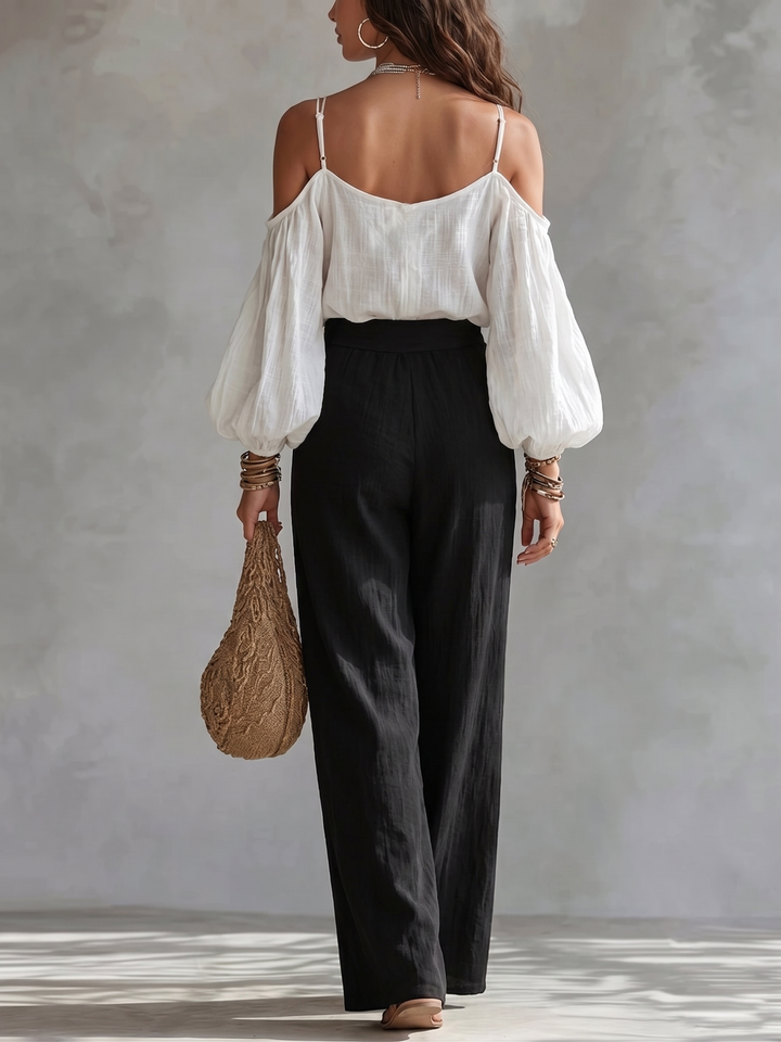 Top senza spalline bianco e pantaloni larghi neri