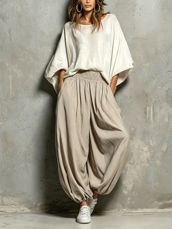 Top Bianco con Maniche a Pipistrello e Pantaloni Harem Khaki Leggeri