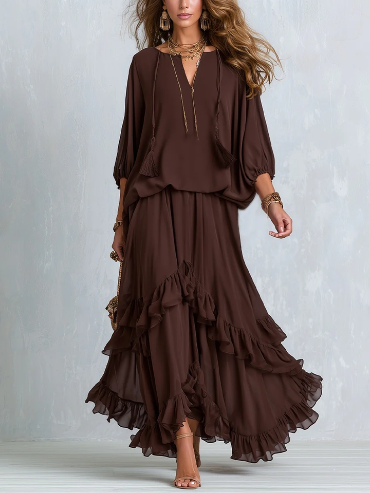 Top a V con Coulisse in Chiffon Marrone Abbinato a un Set di Gonna a Righe Ruffle
