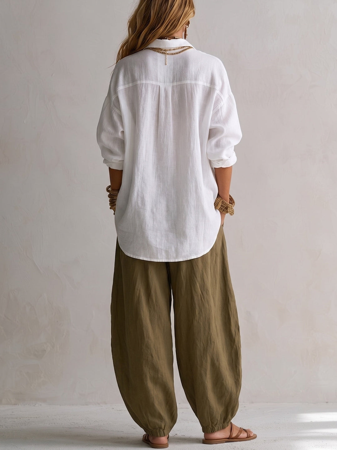 Camicia Bianca Larga e Pantaloni Lantern Verde a Gamba Larga