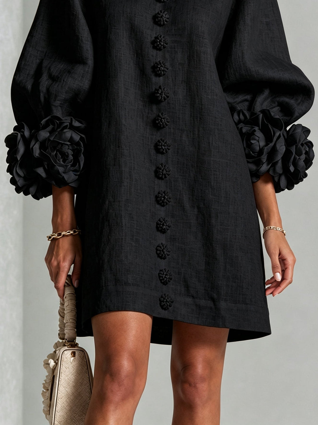 Vestito Mini Nero a Fiori con Bottoni e Maniche a Fiori Straordinarie