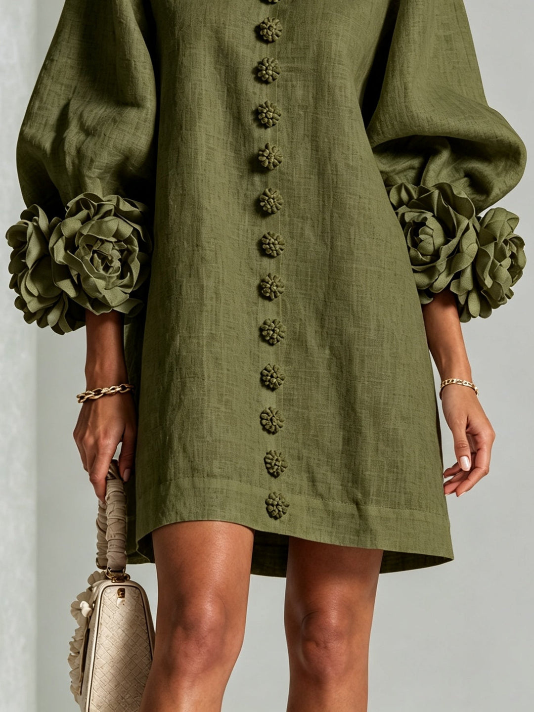 Abito Mini Button-down in Floreale Oliva con Maniche Floreali Stravaganti