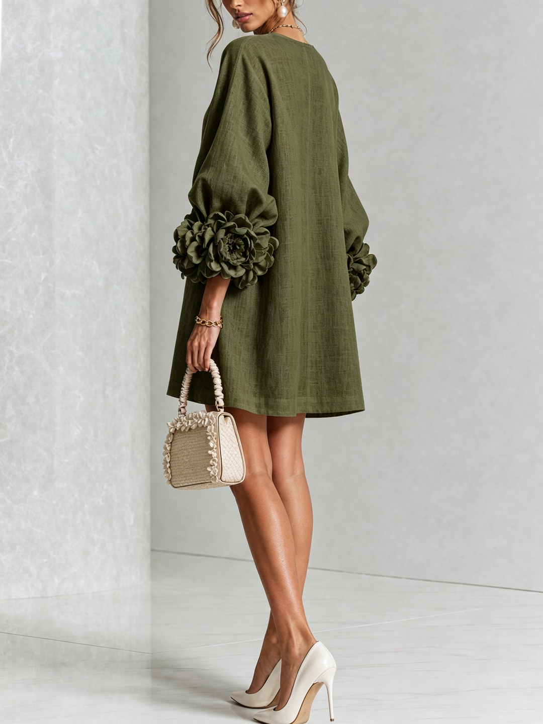 Abito Mini Button-down in Floreale Oliva con Maniche Floreali Stravaganti