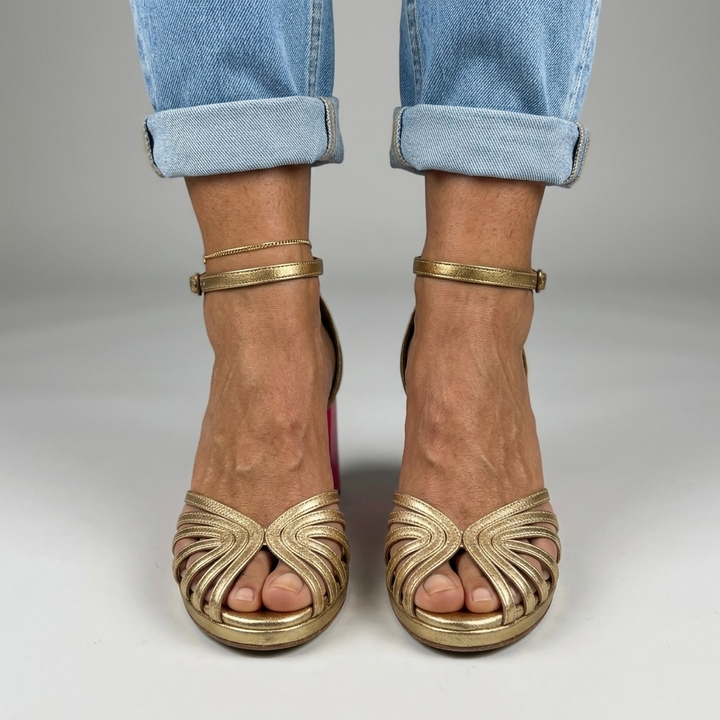 Frances™ | Tacchi Sofisticati