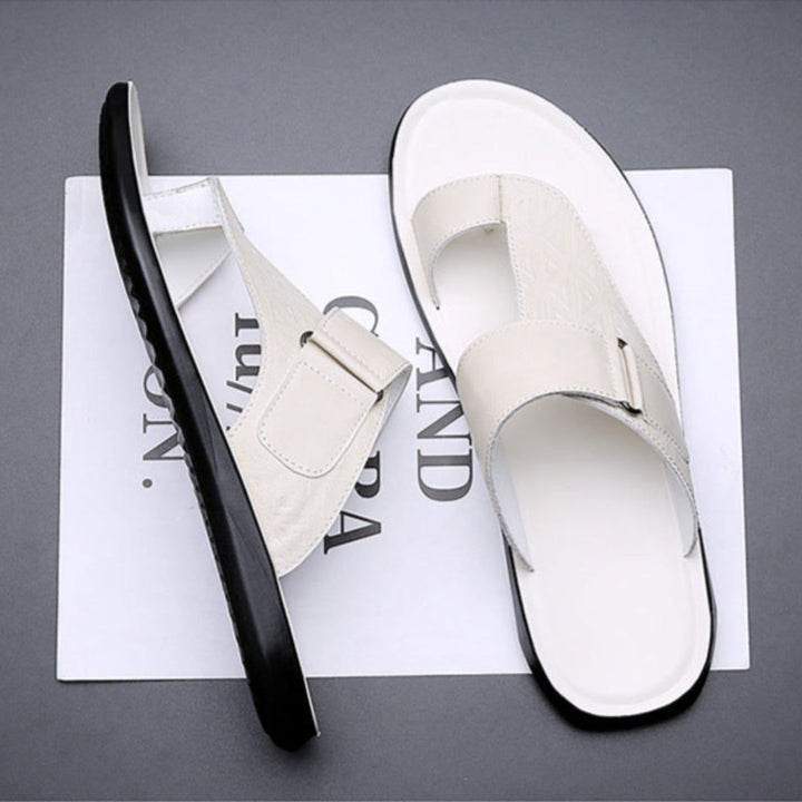 ASTON™ | Sandali in pelle con cinturino tra le dita