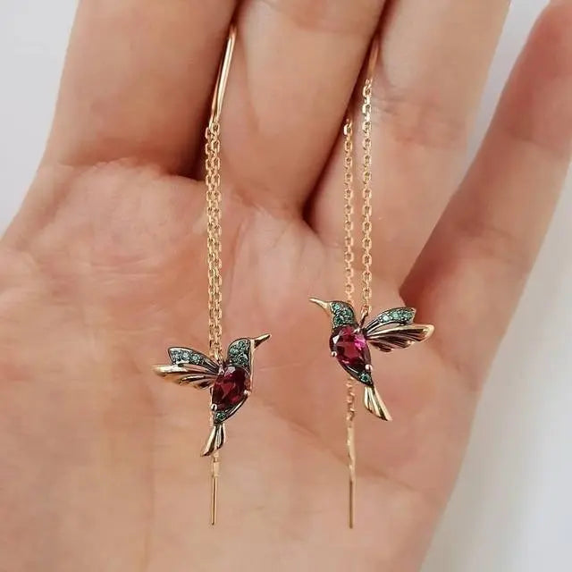 Orecchini in filo con colibrì in oro e cristalli